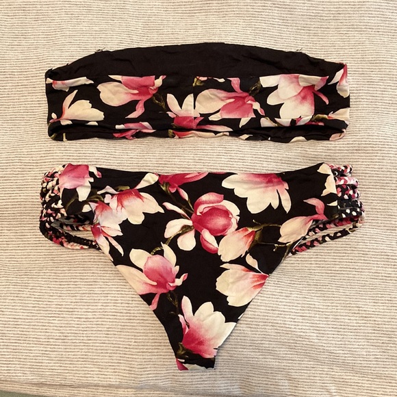 Frankie’s Bikini with removable straps - Picture 2 of 6